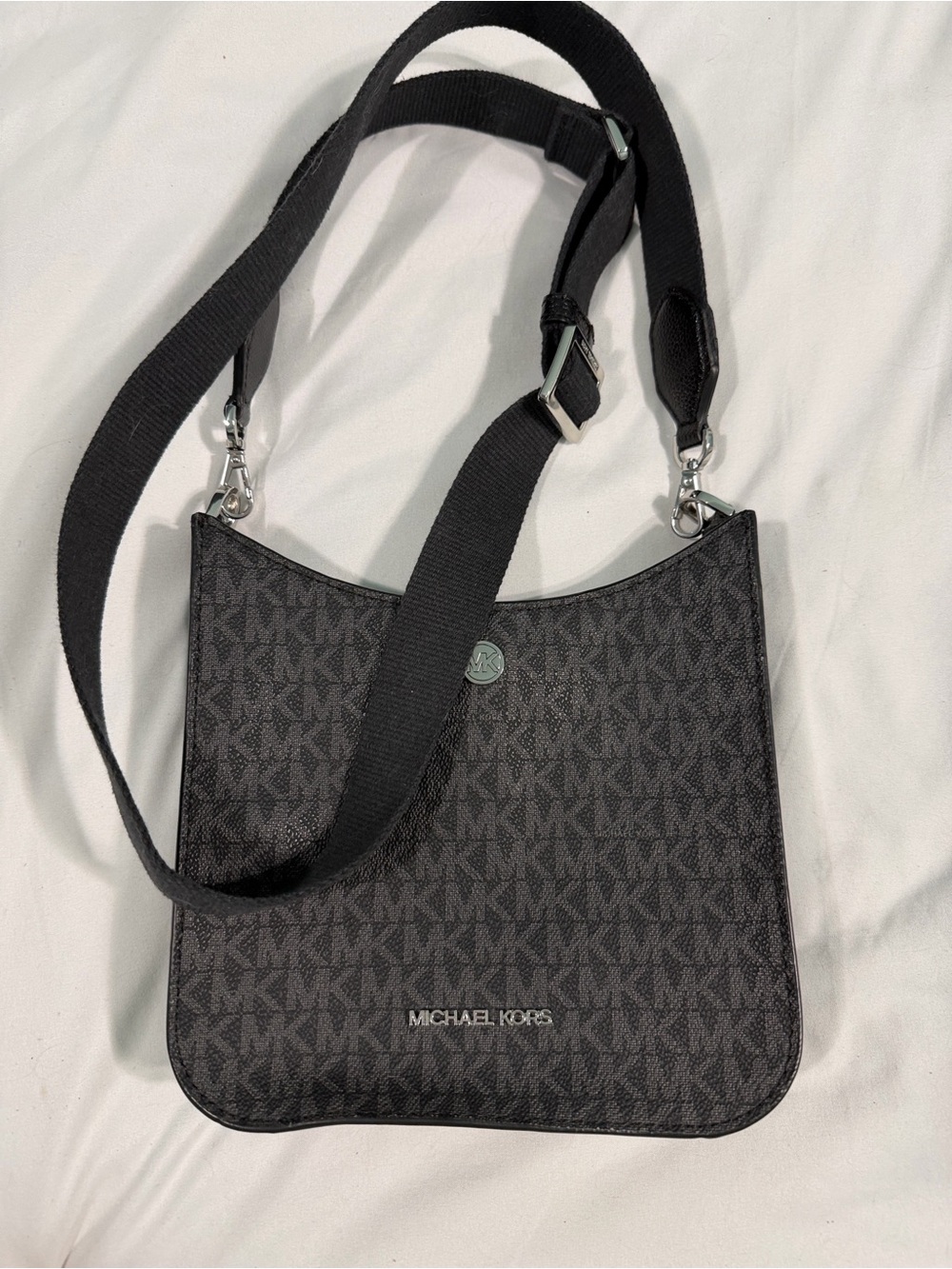 Michael Kors Briley Small Signature Logo messenger bag
